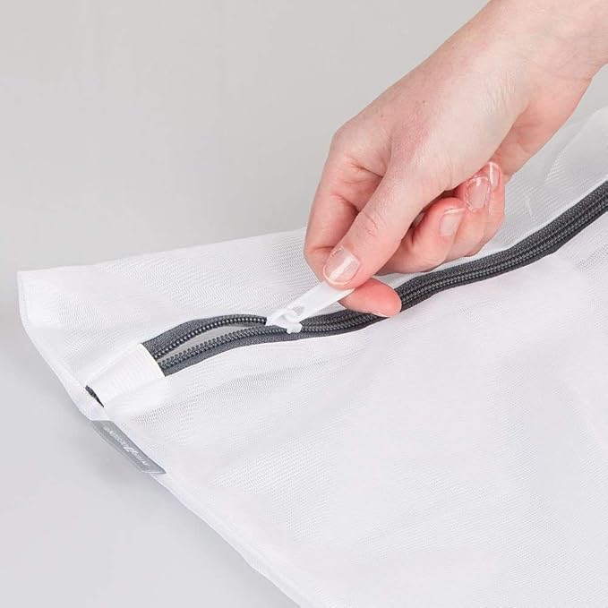 iDesign Medium Mesh Laundry Bag - Image 4