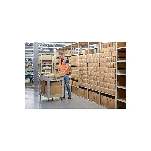 Rubbermaid Commercial Products BRUTE Heavy Duty 2-Shelf Utility/Service Cart - Image 7