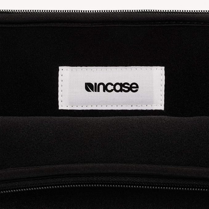 Incase Classic Universal Sleeve - Image 8