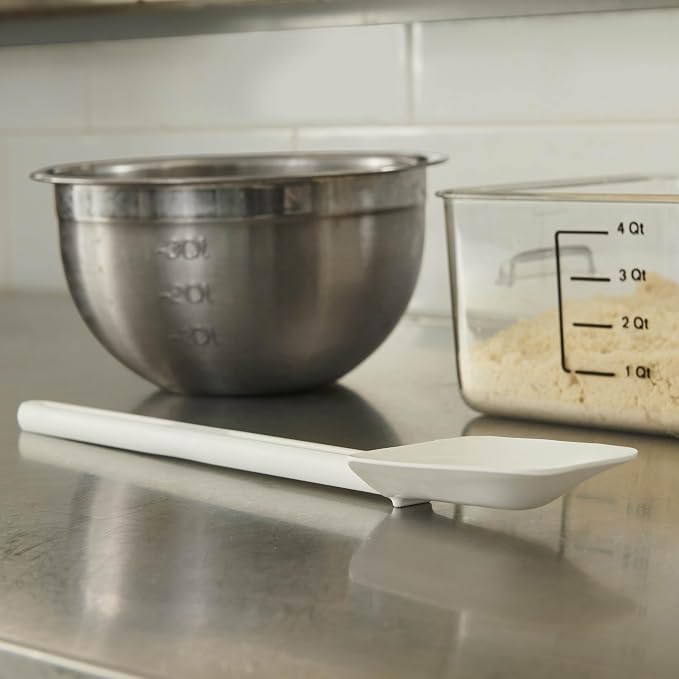 Rubbermaid Commercial Products, Space Saving Square Food Storage Container - Image 3
