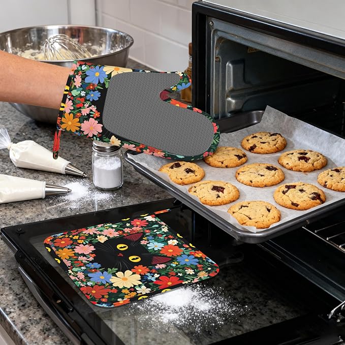 Funny Black Cat Heat-Resistant Silicone Oven Mitts and Pot Holders 4 Piece Set - Image 4