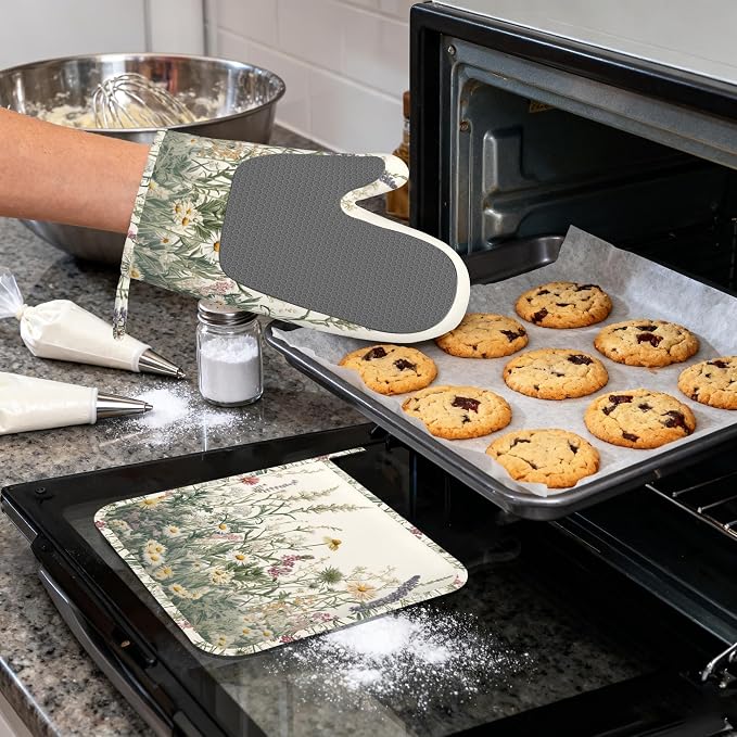 Wildflower Floral Oven Mitts and Pot Holders, Vintage Garden Flowers Heat - Image 4
