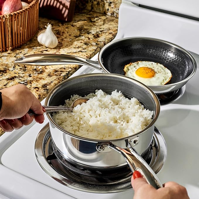 HexClad Hybrid Nonstick 2-Quart Saucepan - Image 2