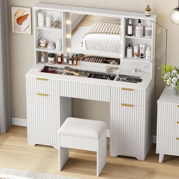 ONME Fluted Makeup Vanity Desk by ONME