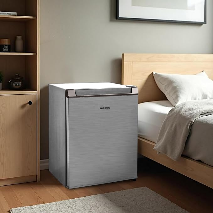 Frigidaire Retro Compact Mini Fridge - Image 9