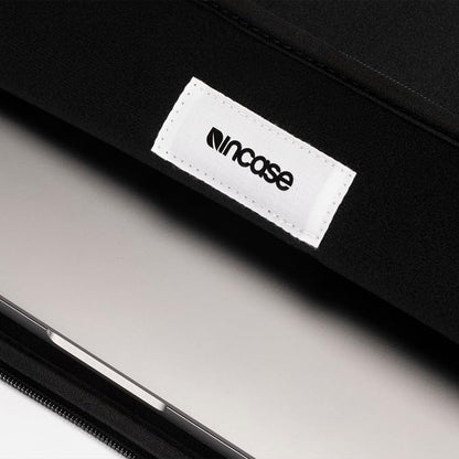 Incase Classic Universal Sleeve - Image 5